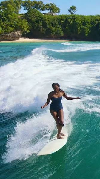 Surf on Agonda beach in South Goa